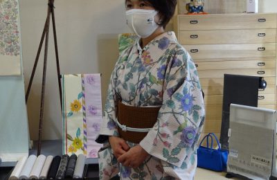 更紗のお着物でご来店